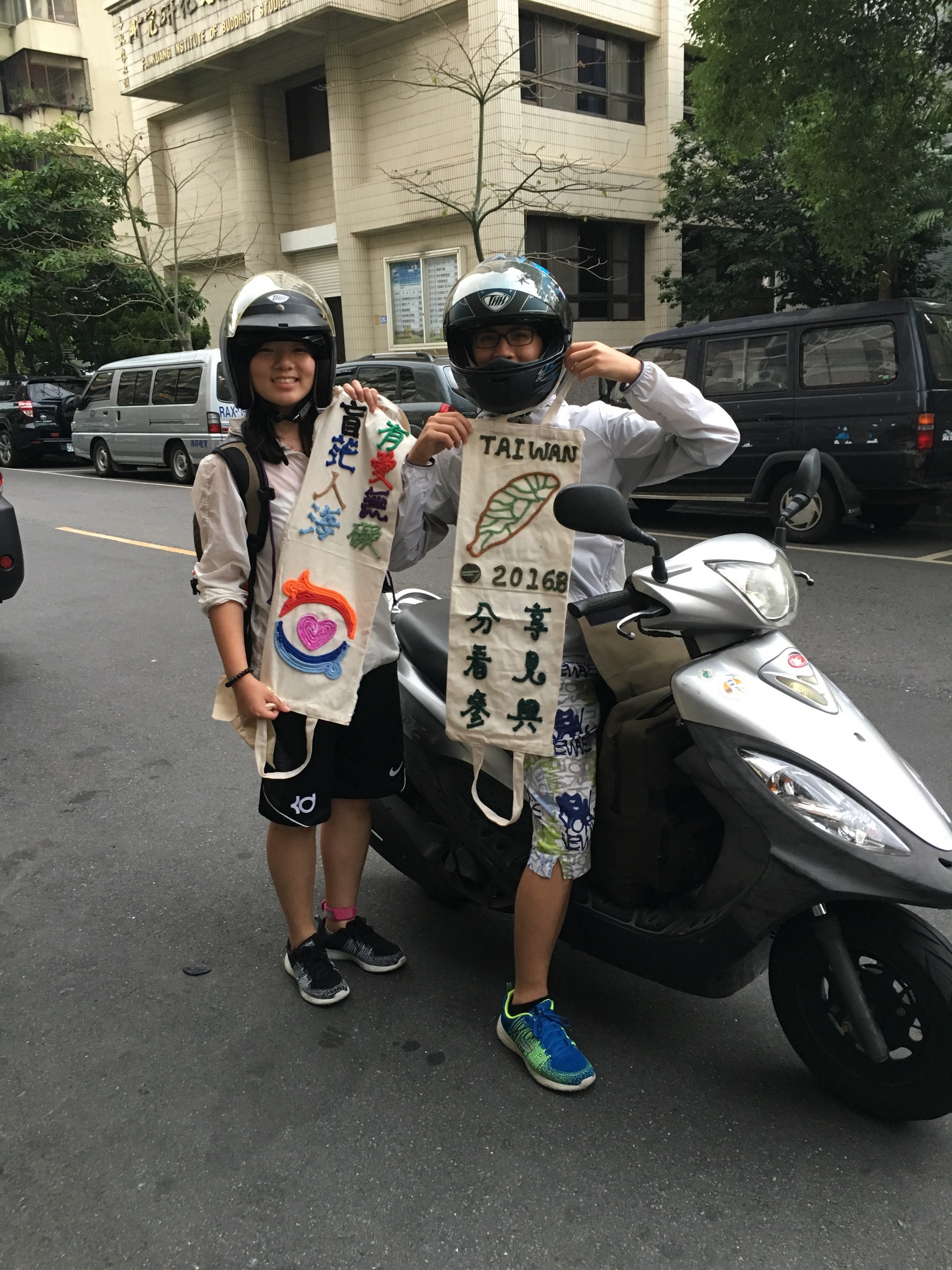 盲果應援團出發前合照