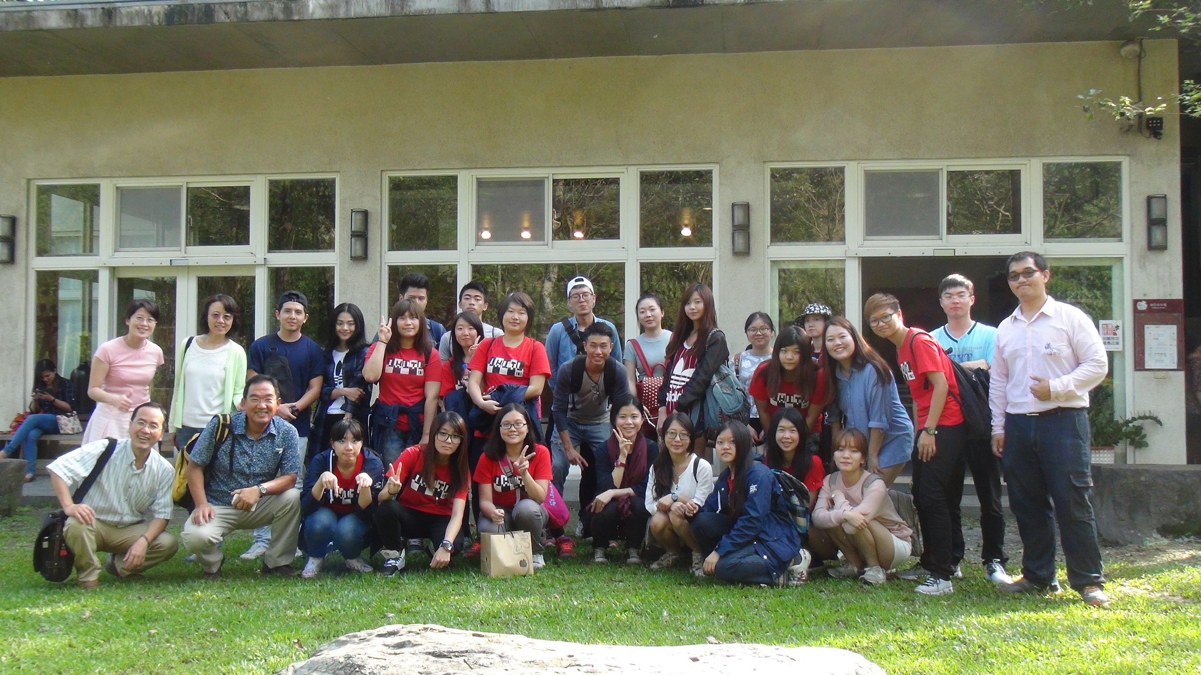 龍華科技大學，師生合影