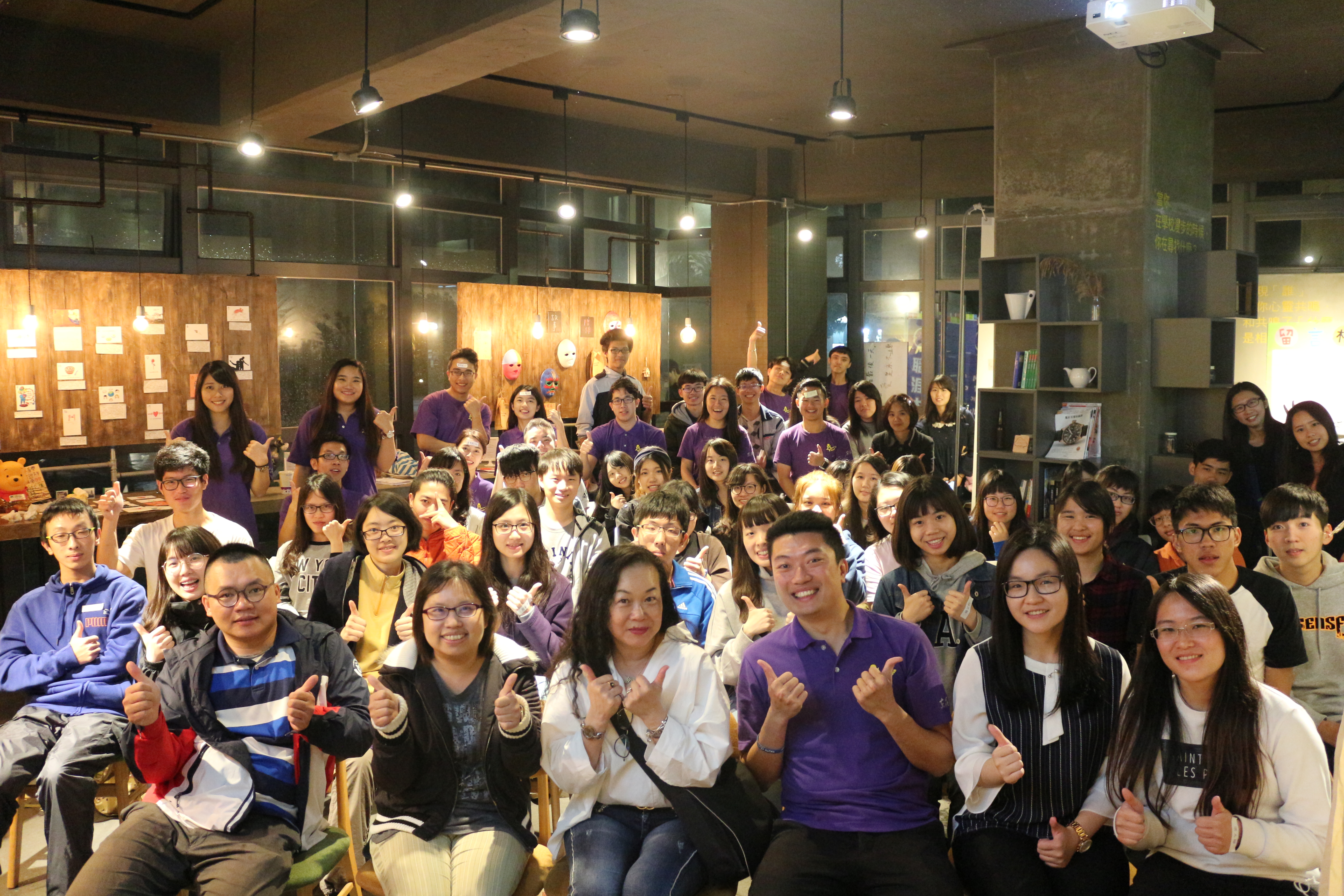 東海大學職涯大使辦理團體課程，指導老師蔡家幸副主任與社團幹部及志工學生合照