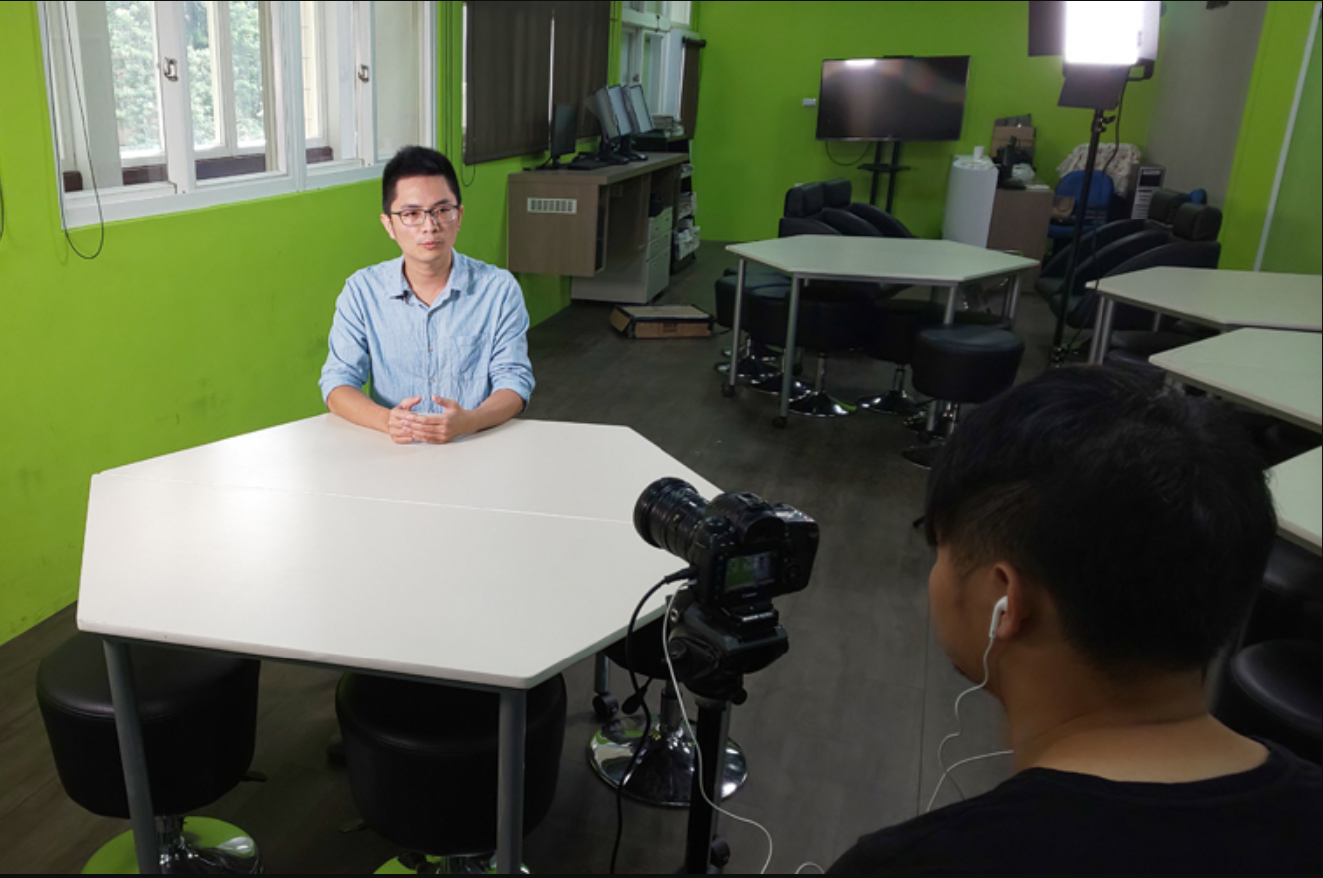 嶺東科技大學數位媒體設計系訪談拍攝「典範故事人物」影片。