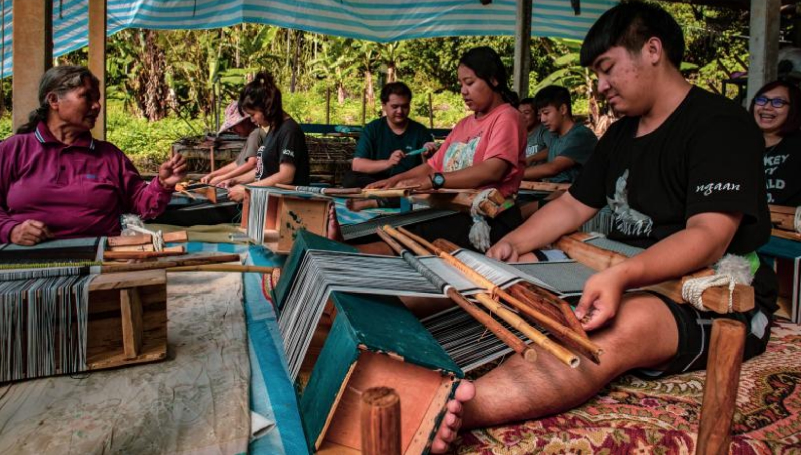 「vuvu的記憶」技藝工作坊讓原住民學生傳承與保存布農族織布文化技藝。