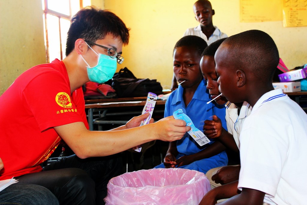 贈送小朋友牙刷 