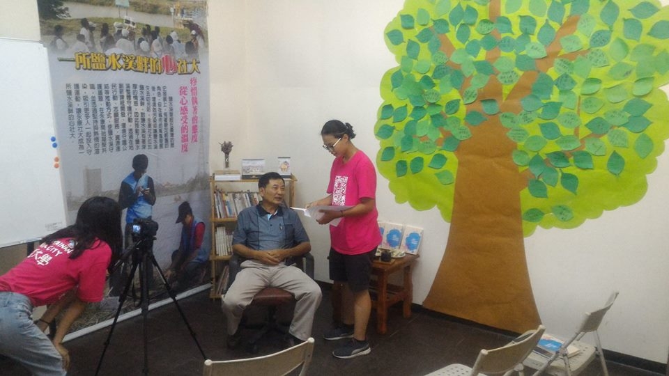 朝陽文化藝術基金會-翁欣妤（左）、林怡萱（右）拍攝及訪談受訪者