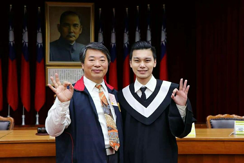袁齊笙畢業照