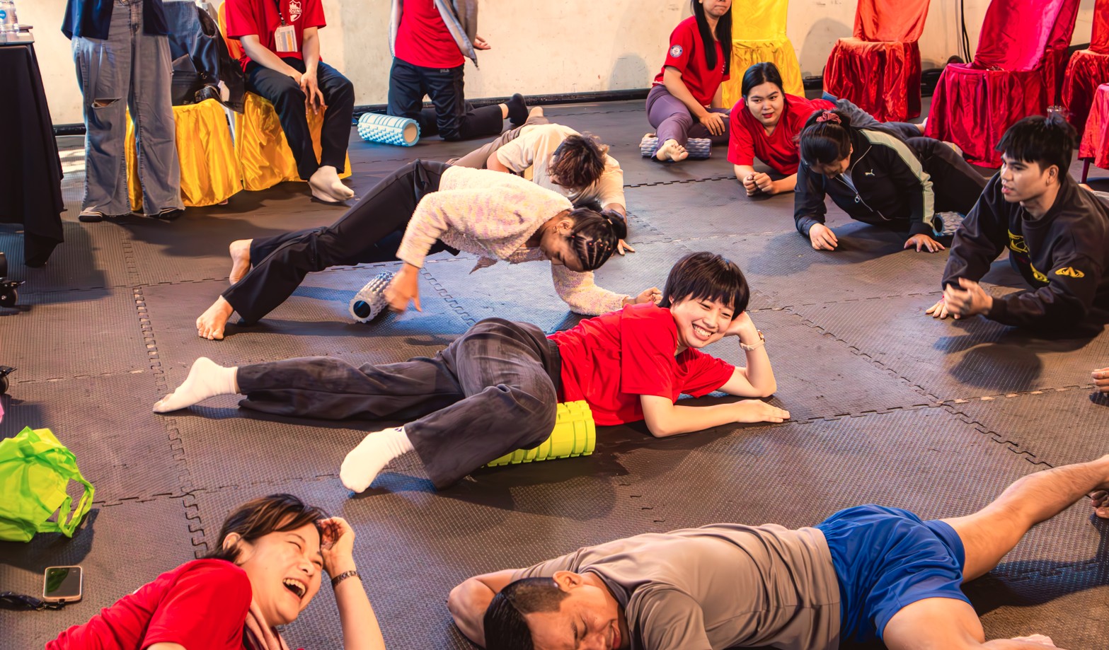 青年海外志工「臺北醫學大學飛洋國際服務團」至柬埔寨暹粒與馬德望省，教導柬埔寨當地馬戲團成員預防運動傷害