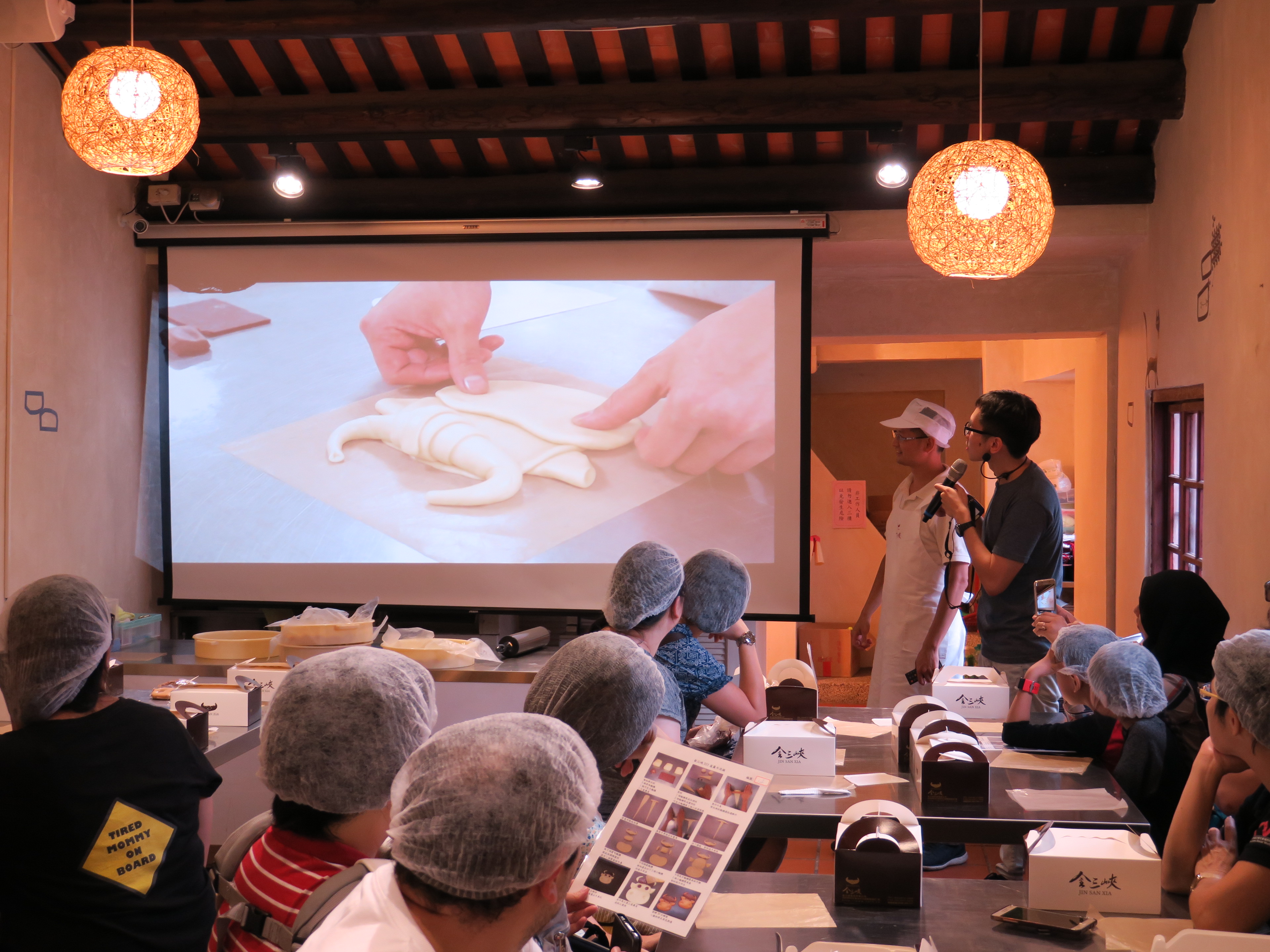 帶領駐台外交官遊歷三峽製作金牛角