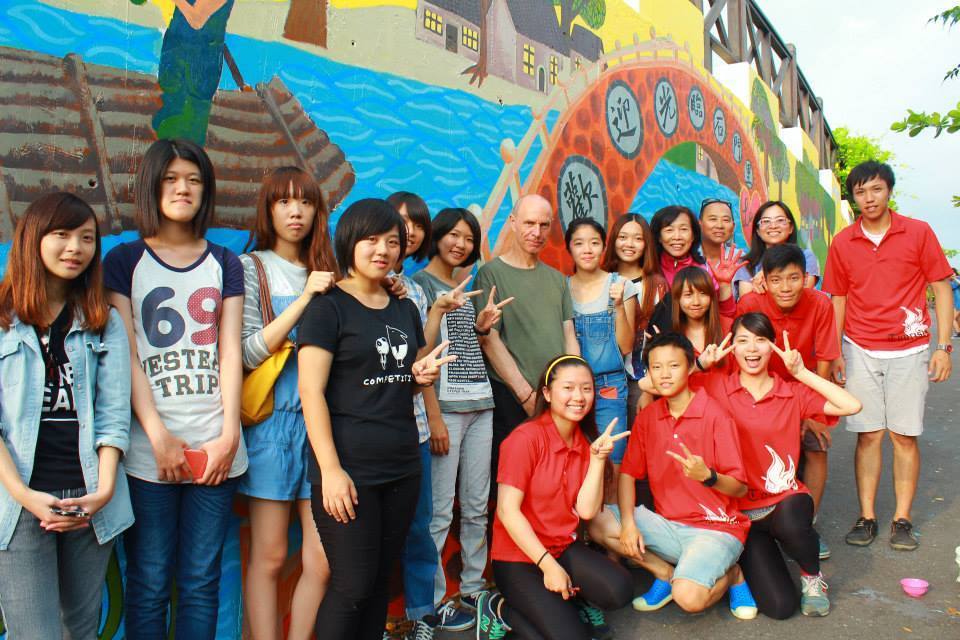 小螺絲美化牆面完成