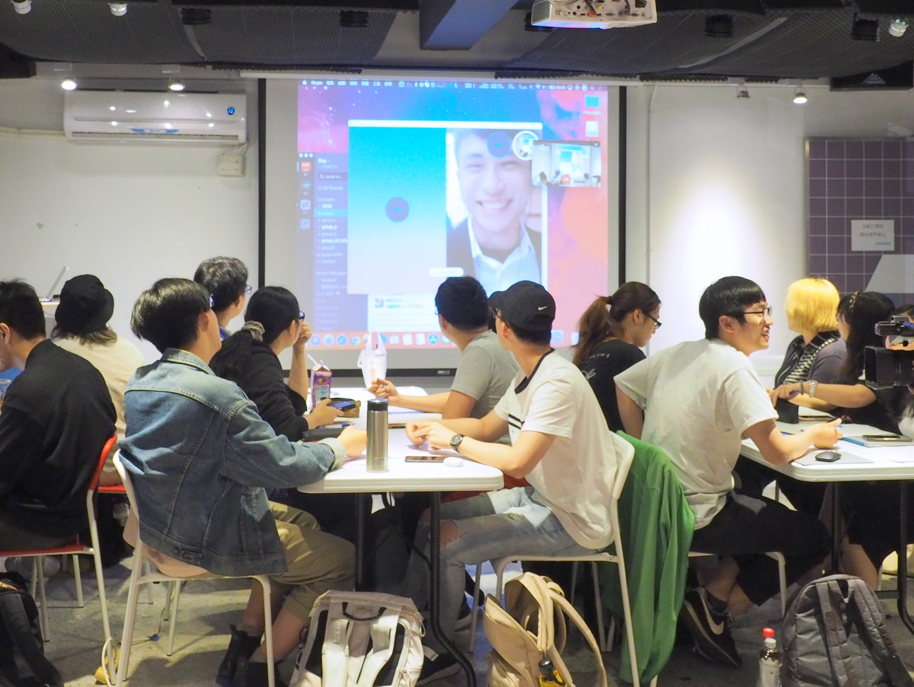 團隊進行視訊會議