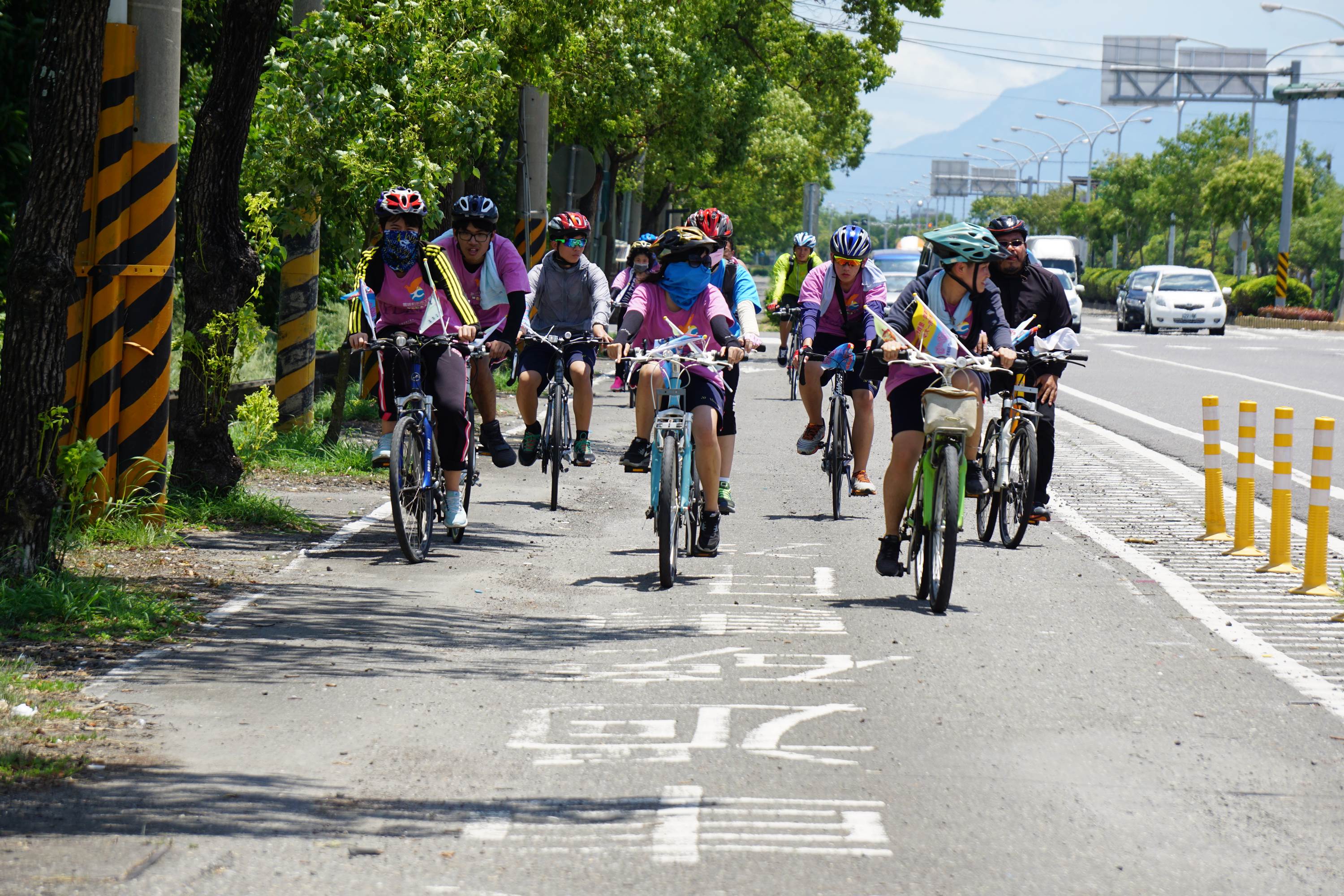 為了營隊經費騎腳踏車從雲林到台南沿路義賣