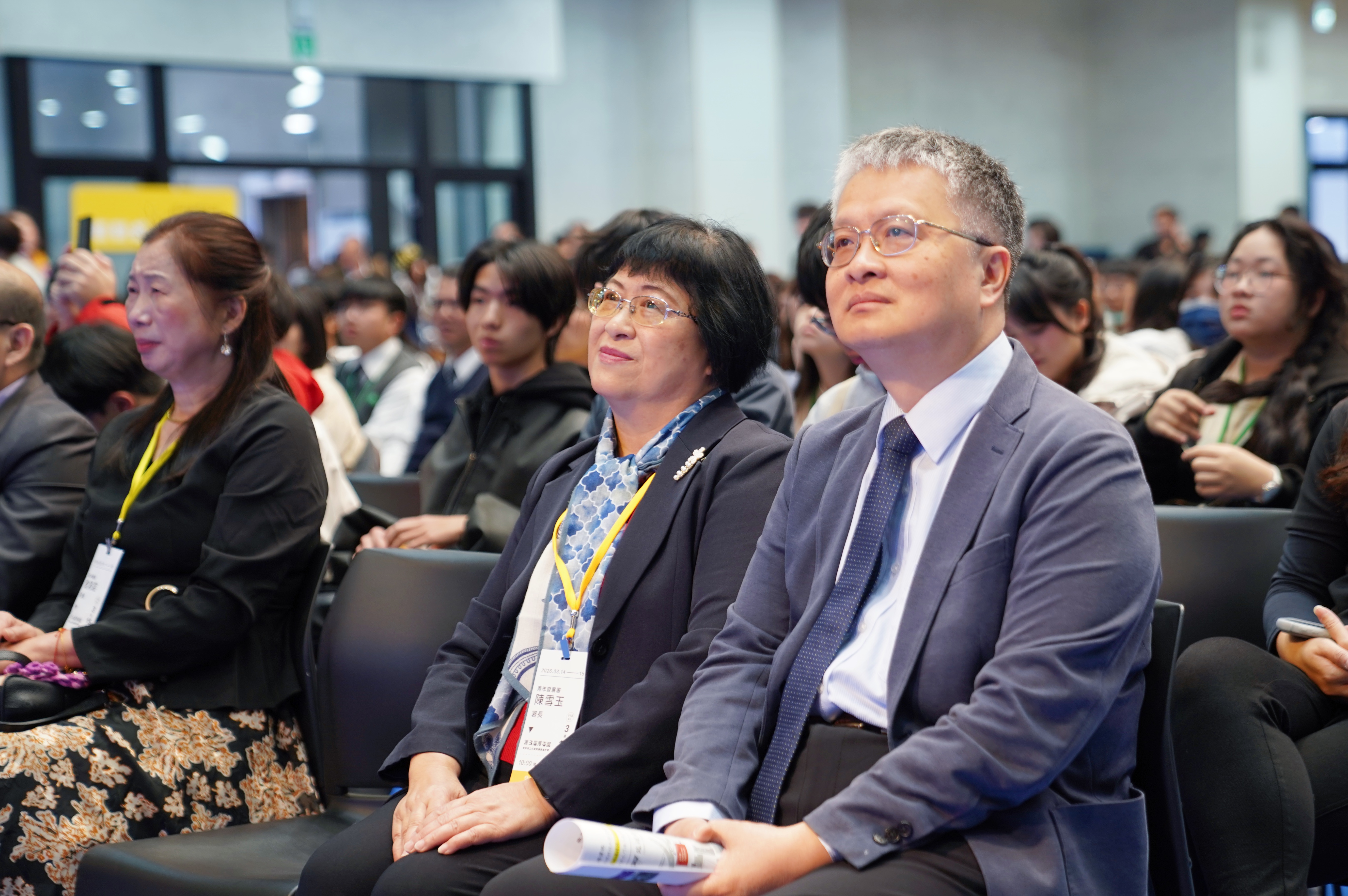 劉次長與陳署長觀賞第3屆青志獎頒獎典禮歌仔戲開場表演