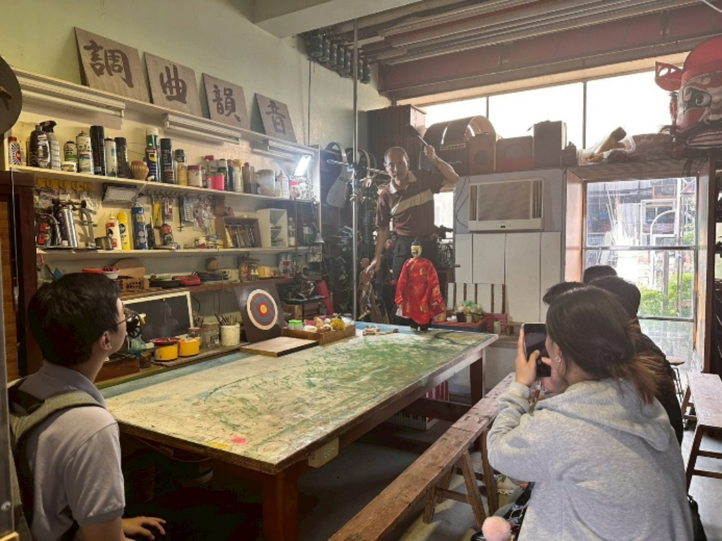 不只翻譯語言，更轉譯文化　 嘉義六腳青年壯遊點用懸絲偶搭起文化對話