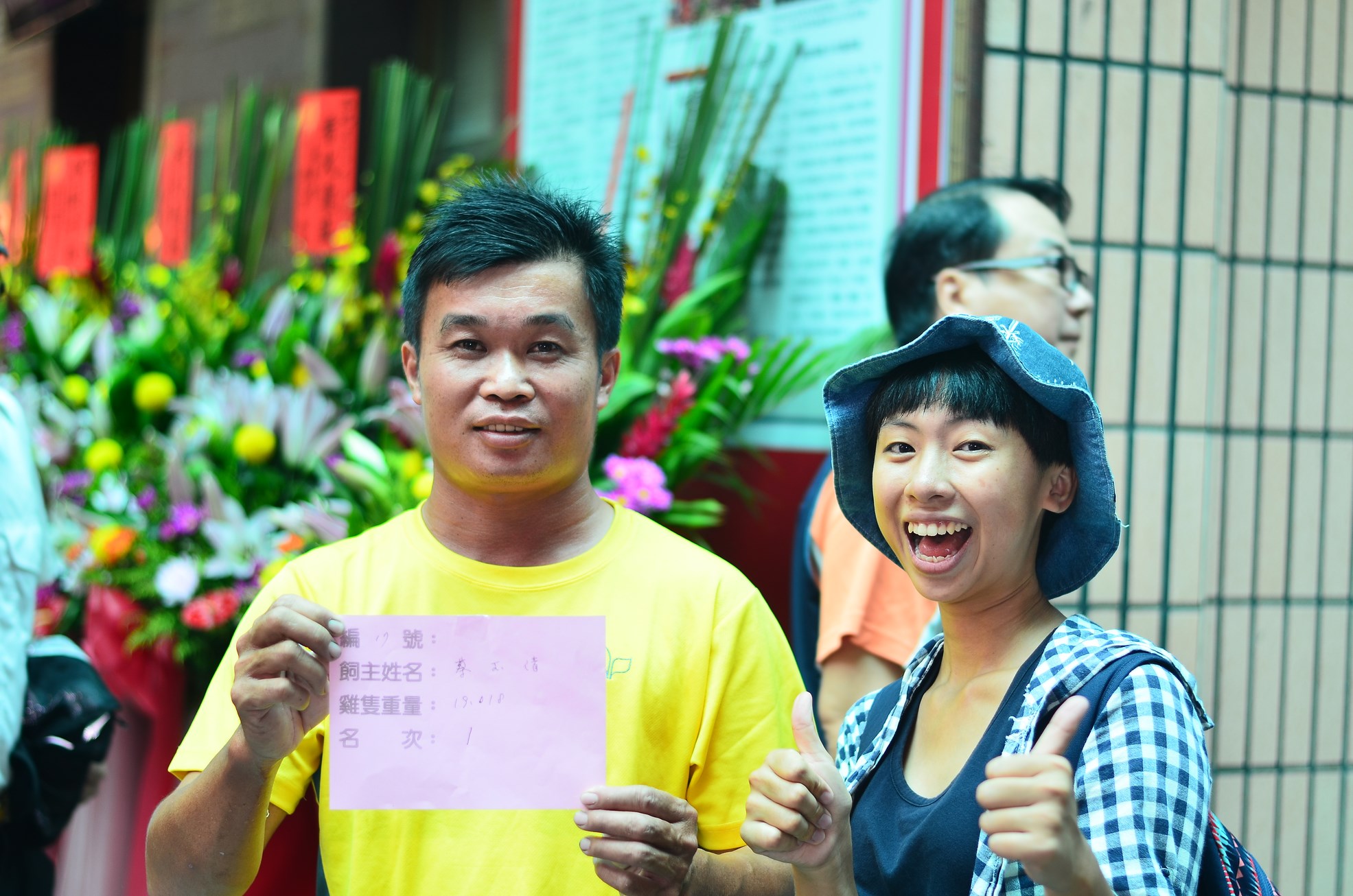 閹雞x信仰 苗栗玉清宮與冠軍得主蔡玉清大哥（左）