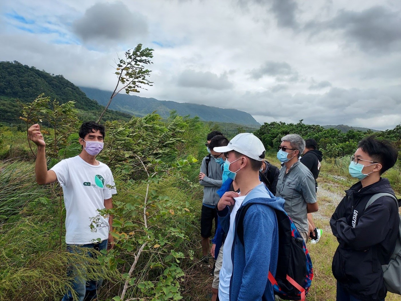 Cikowa’ay Natural: Learning to identify the differences between native and alien species in field trips and knowing the methods of reusing alien species.