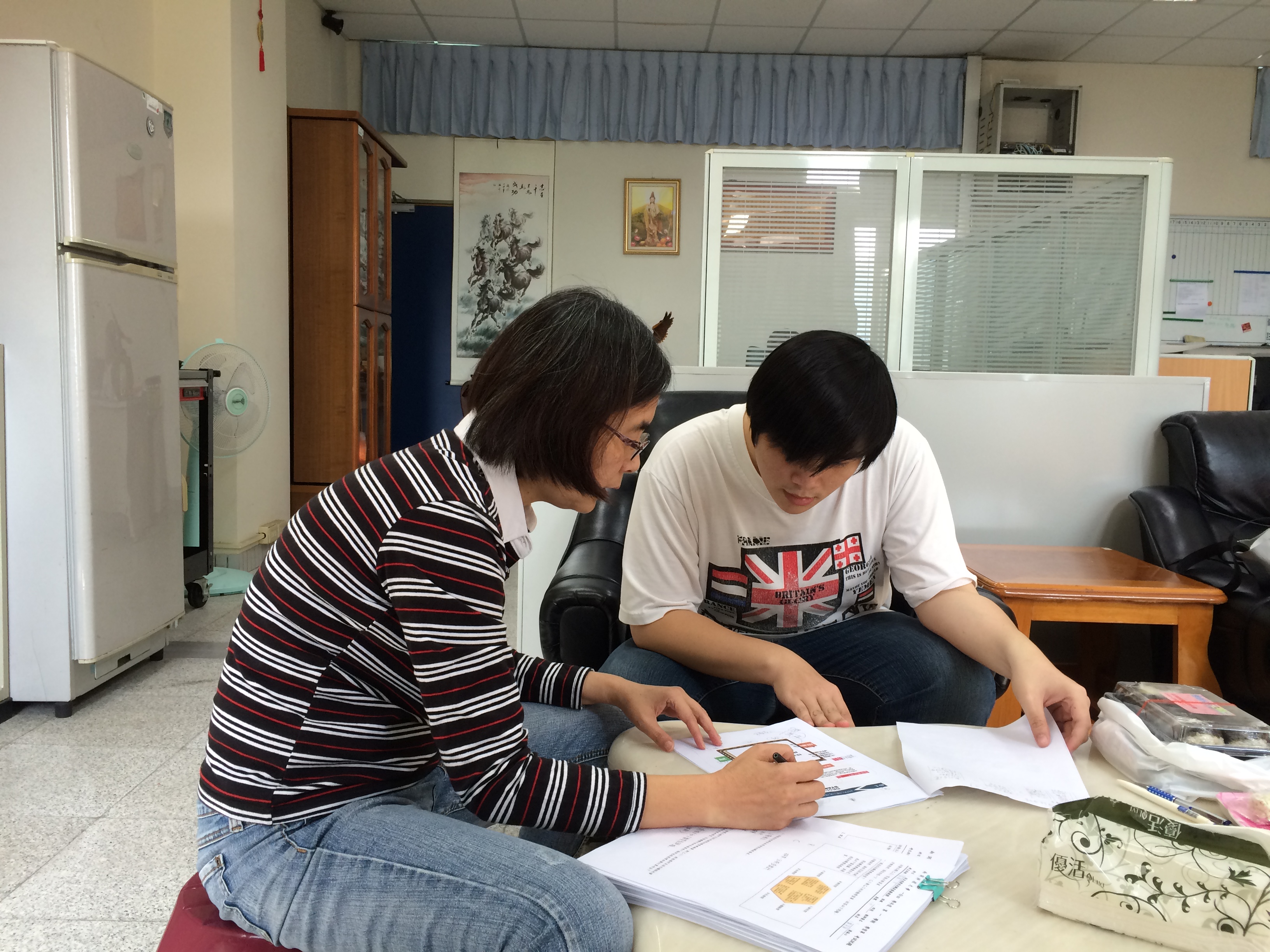 與學生討論數位教材的製作