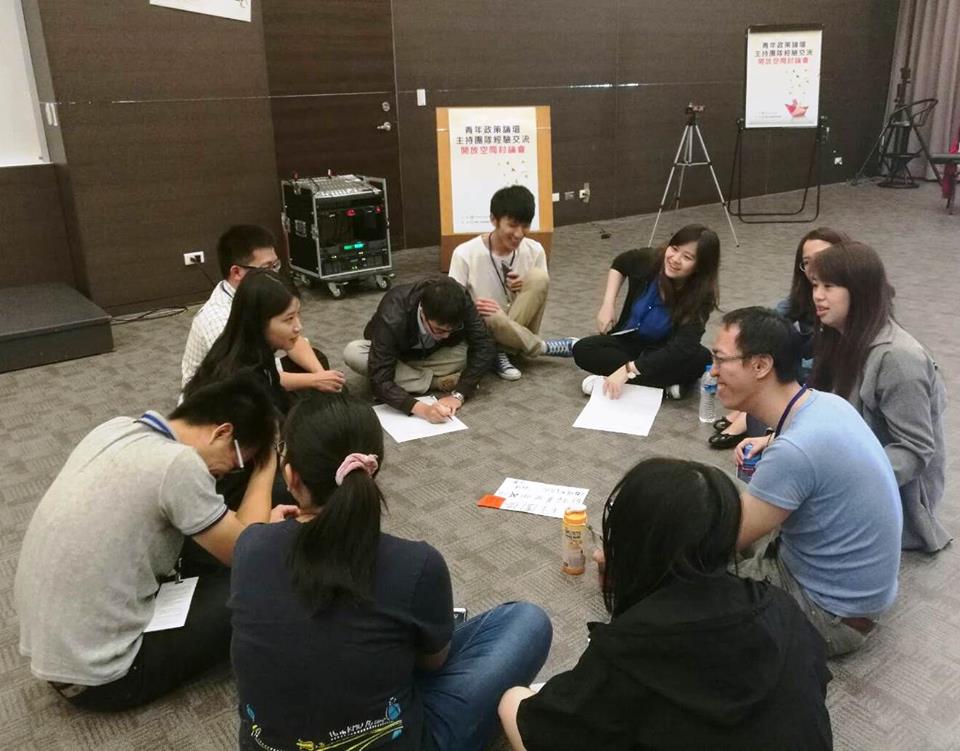 主持團隊經驗交流，開放空間討論會，並互相分享建議與想法