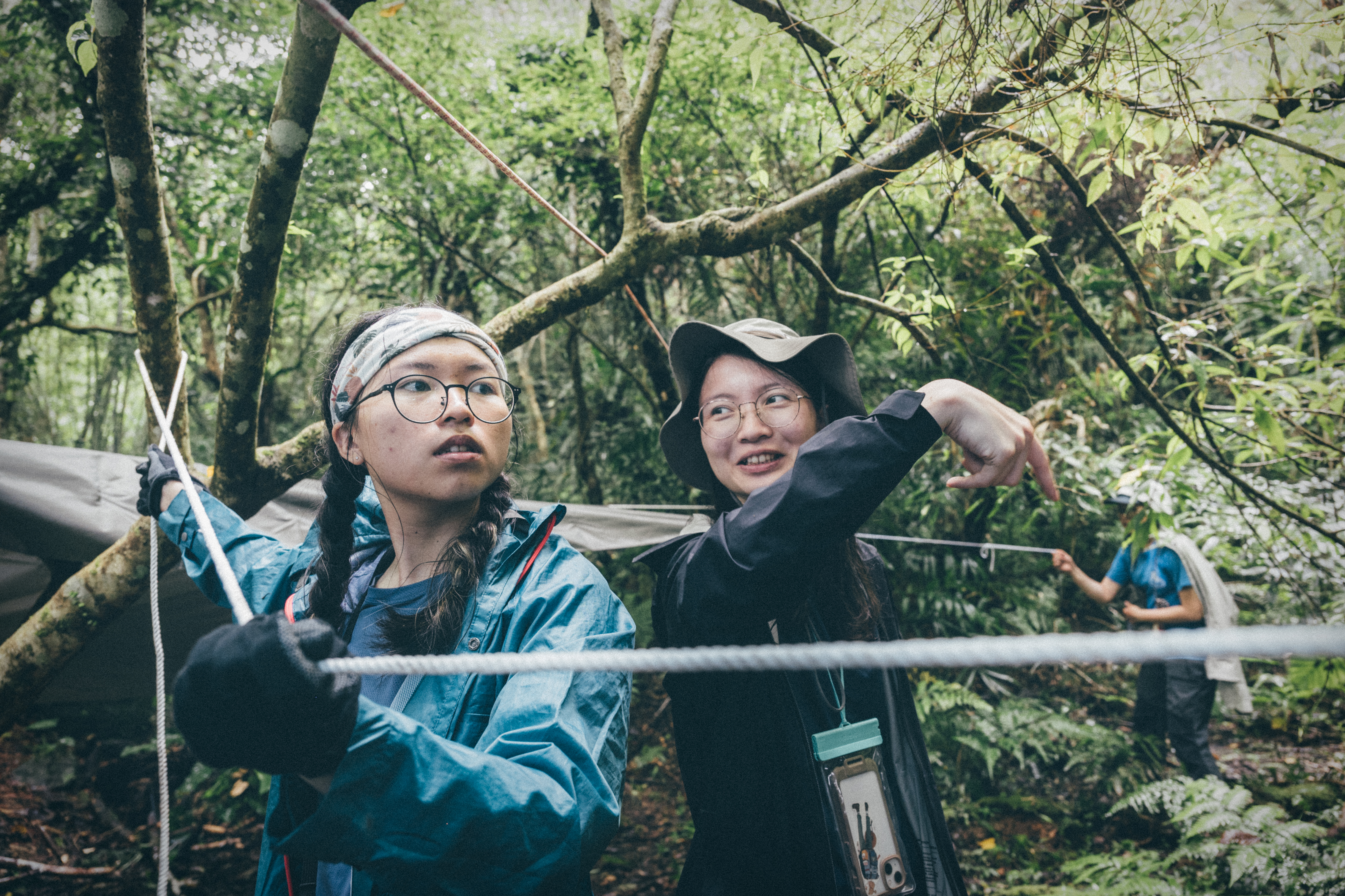The team organized an outdoor education and training camp at the Shikong Ancient Trail in Waiao, recruiting local youth to join and learn about the 5 fishing villages. (Provided by 五漁村How野青年)