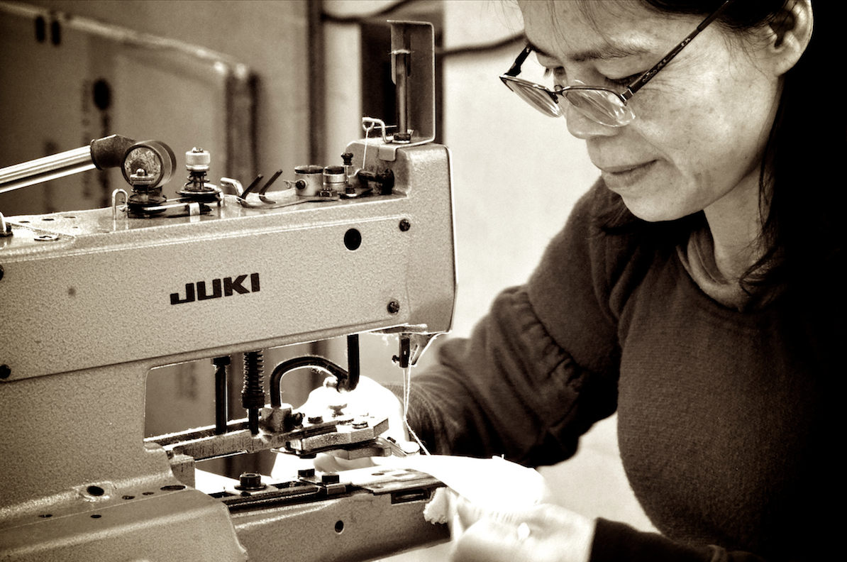 裁縫師傅車衣服