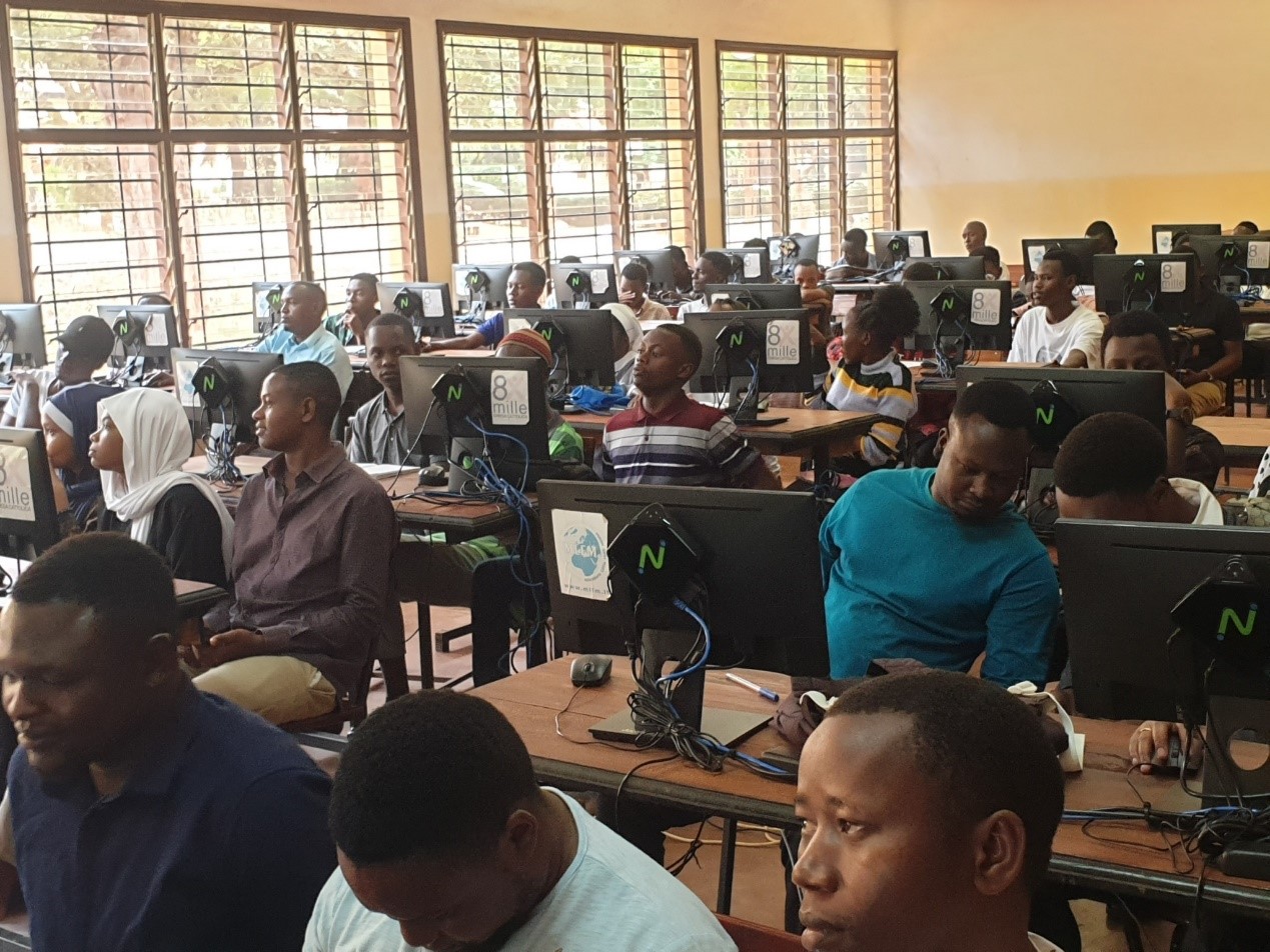 坦尚尼亞Jordan University College學生實際學習的畫面。