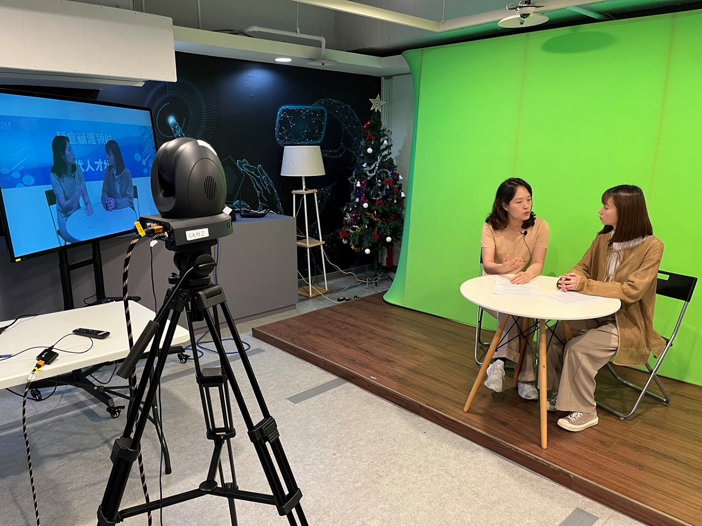 靜宜大學打造數位創新職輔資源,錄製「數位職輔Q&A」帶狀節目。