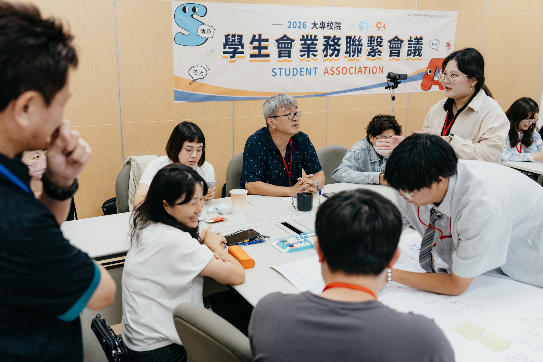 學生自治實務工作坊參與者進行討論