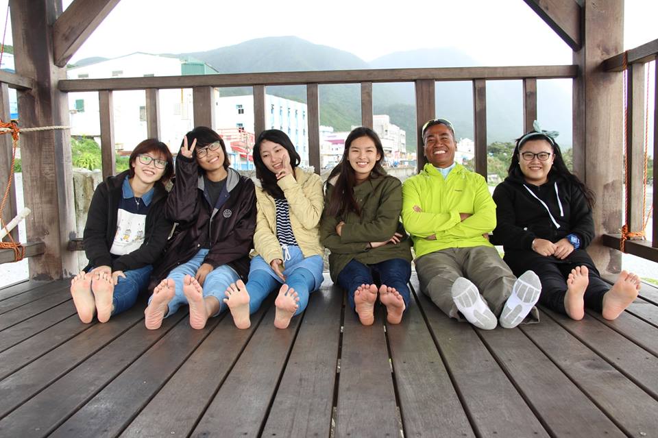 組員一起來到蘭嶼尋找關於蘭花後面的故事
