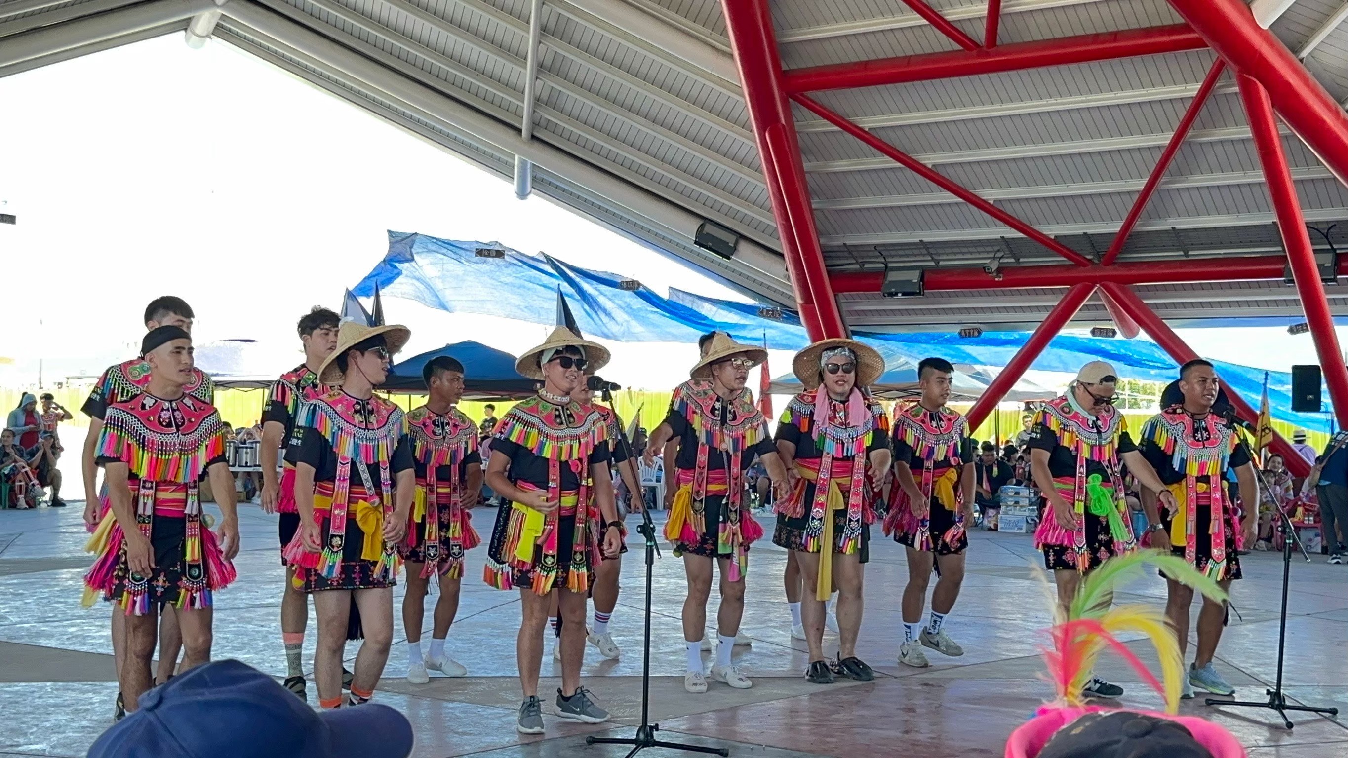 During the kiloma’an annual ceremony of the Matang Tribe, the La tingkisya class sang traditional polyphonic songs of Macacadaay. （Provided by “Matang·La Tingkisya （馬當部落拉電車青年）”）