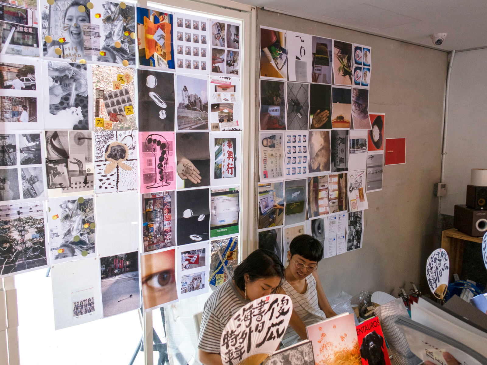 Happen Taiwan Students act as self-publishers, stimulating creativity and producing authentic paper works under the guidance of the lecturers