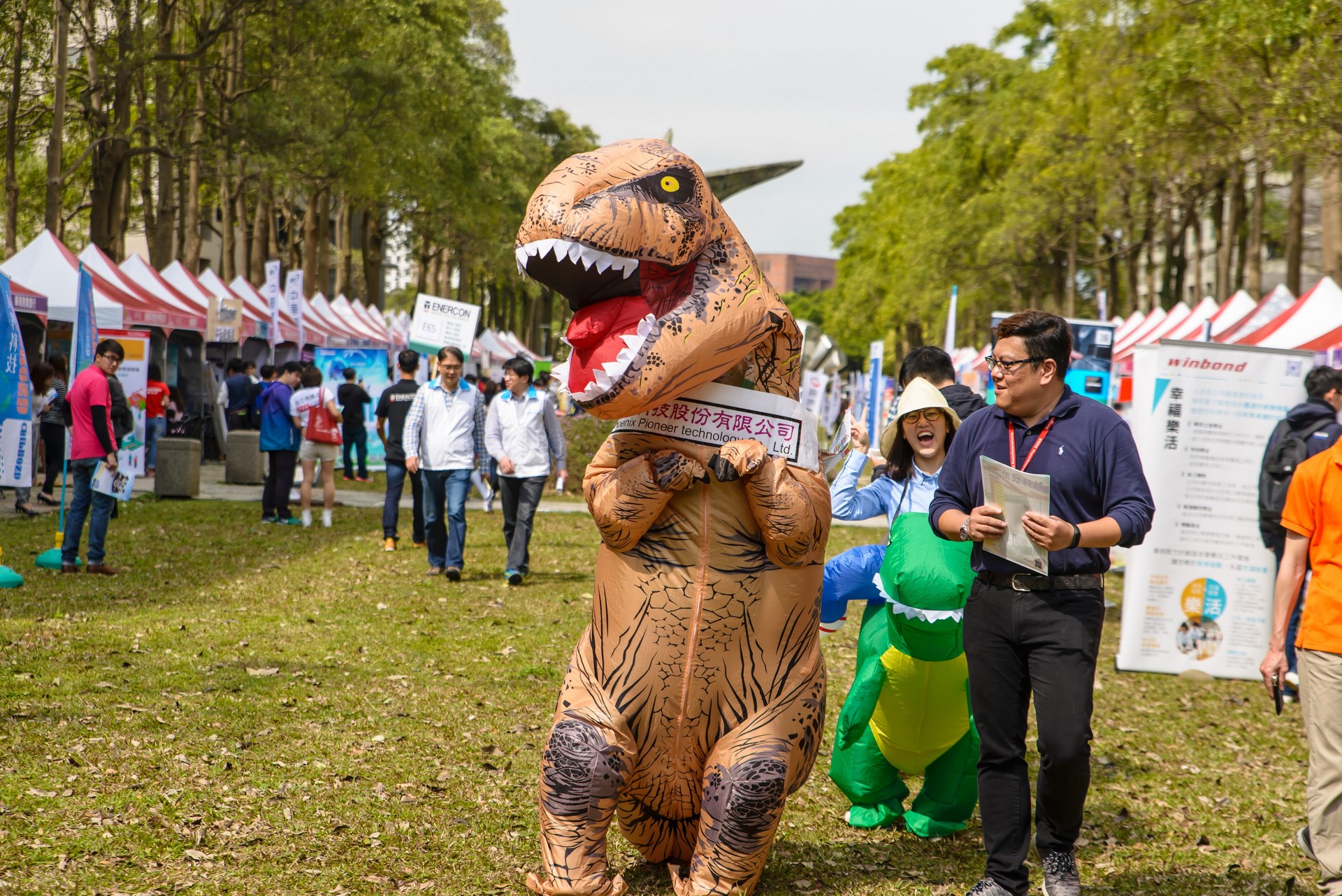 來交大招募企業各出奇招