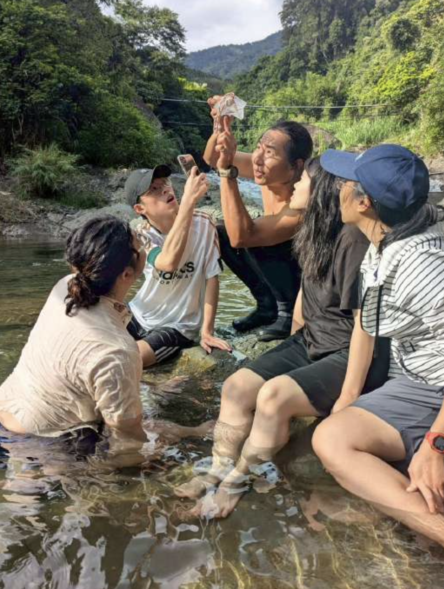 「天賜糧源」帶領蹲點實作生，深入花蓮富里鱉溪流域，展開一場詳盡的生態調查實作。