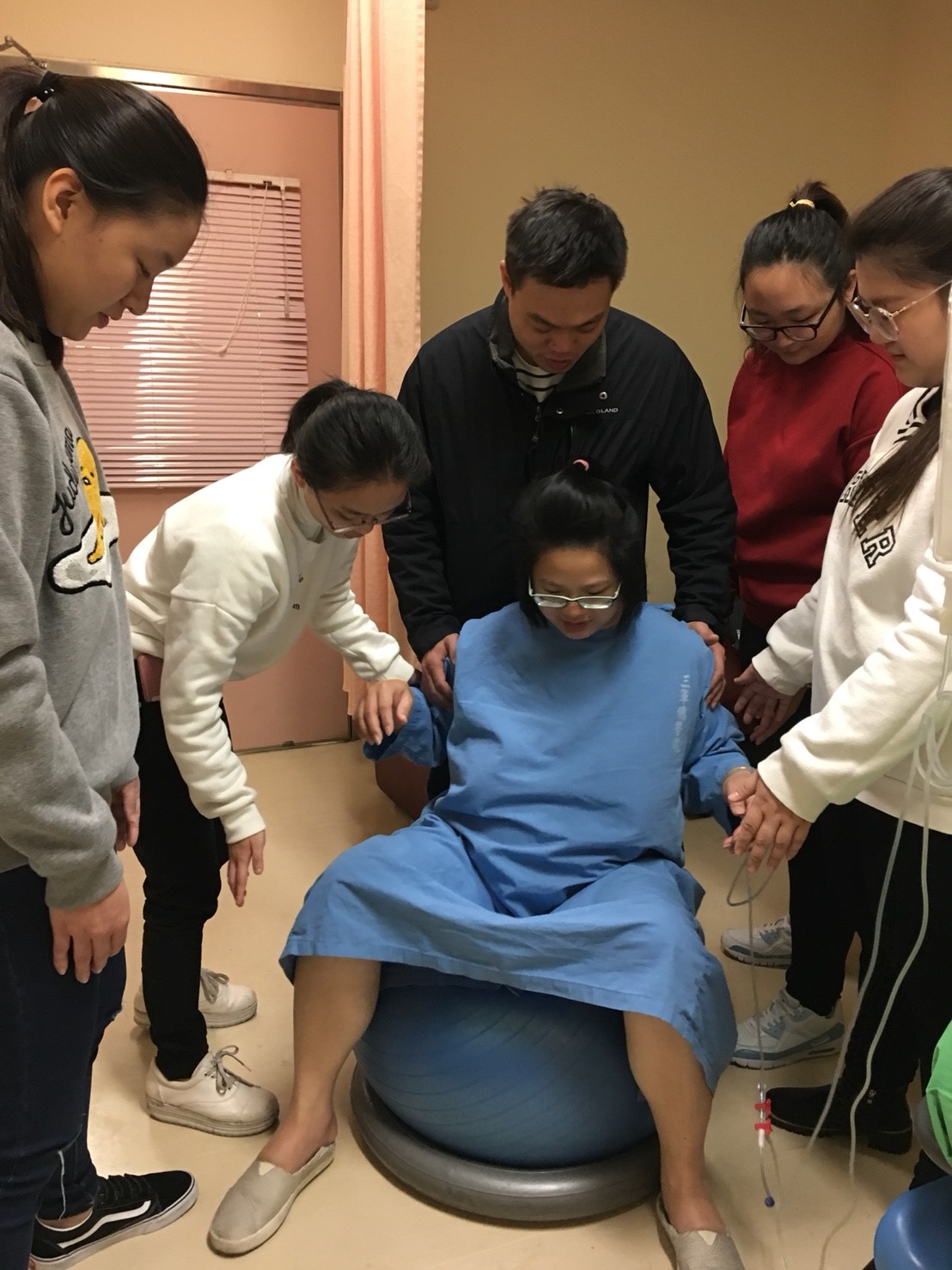 學員和準爸爸一同參噢,並表達我們此次計劃的口號「暖心關懷從我做起」