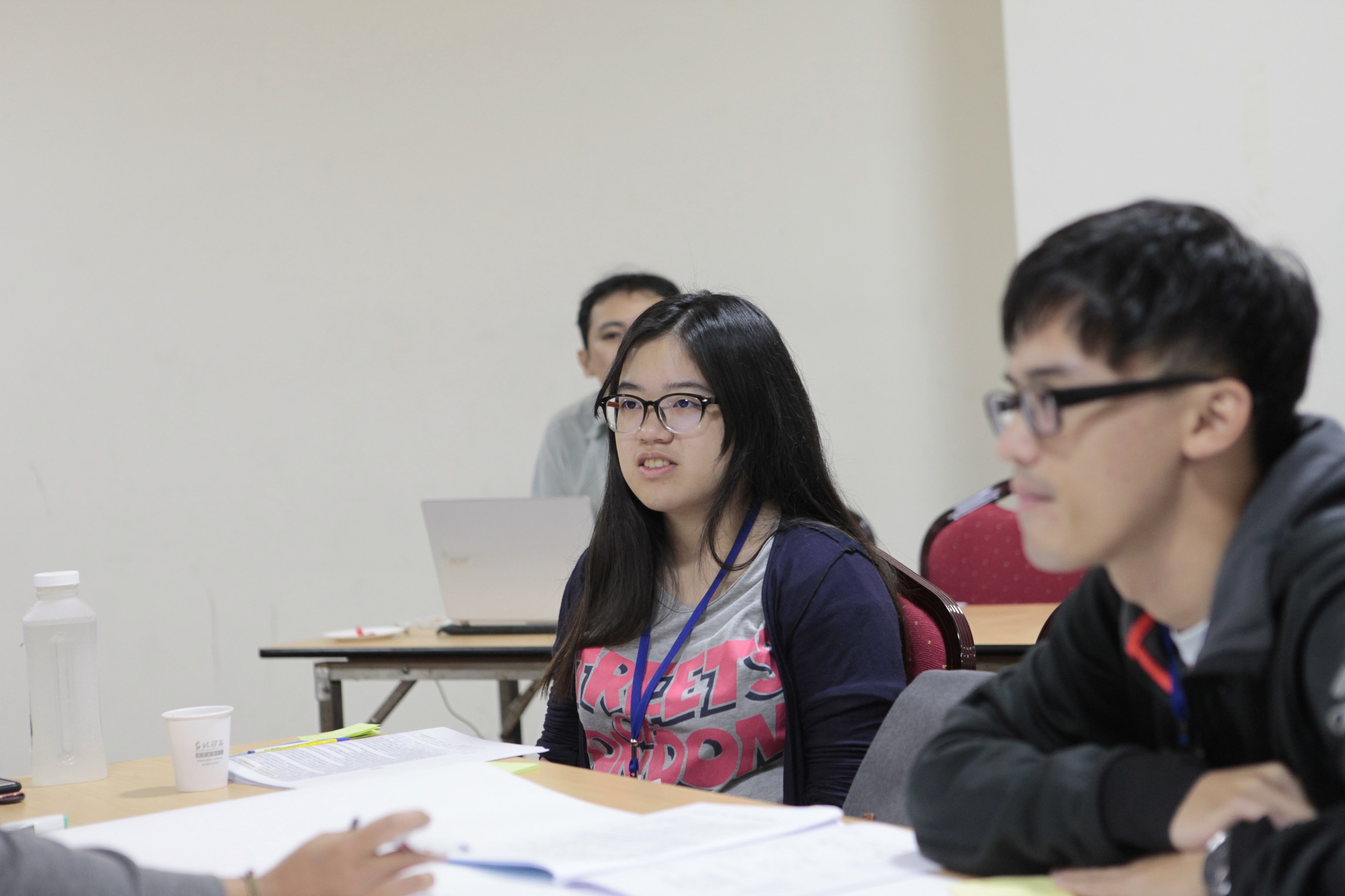 胡毓親專注聆聽課程