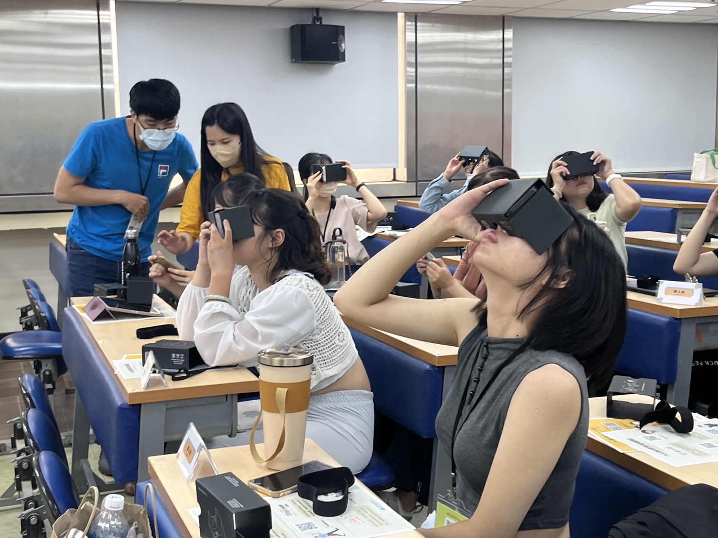 嘉喻戶曉文化工作室課程體驗,藉由AI製作AR及VR遊戲