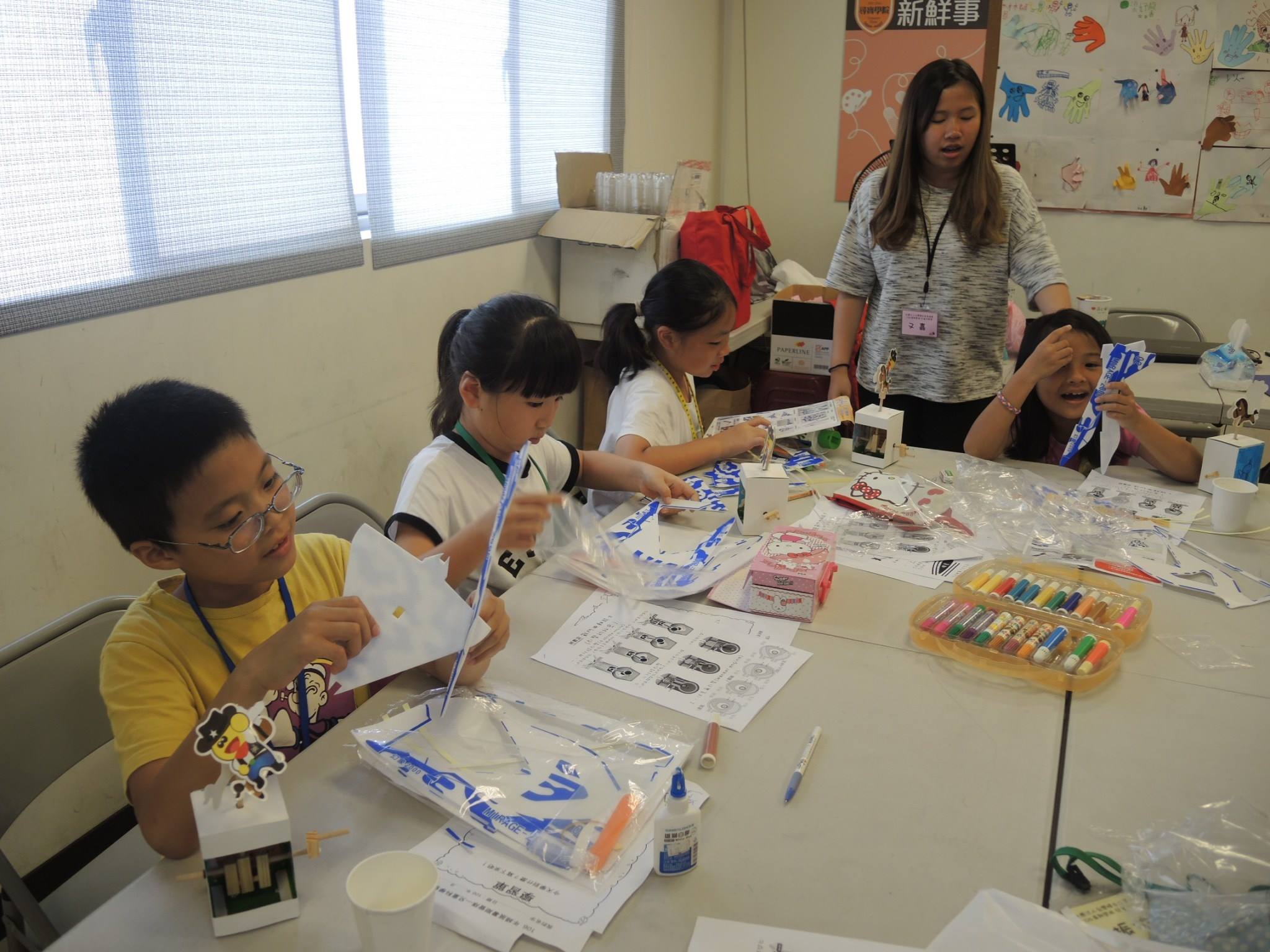 監督成員做科學作品之進度