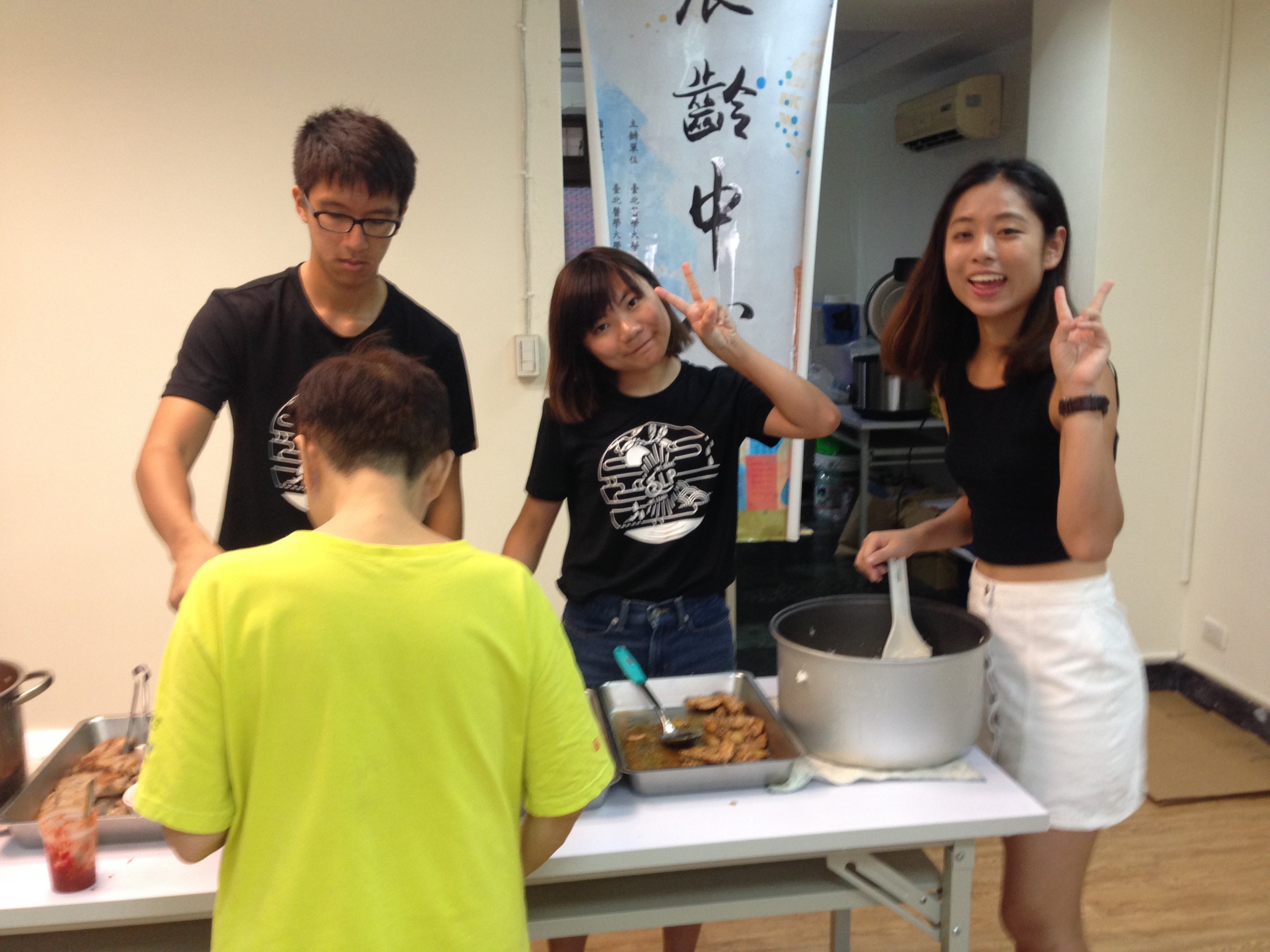 國際服學-與香港交流學生共餐服
